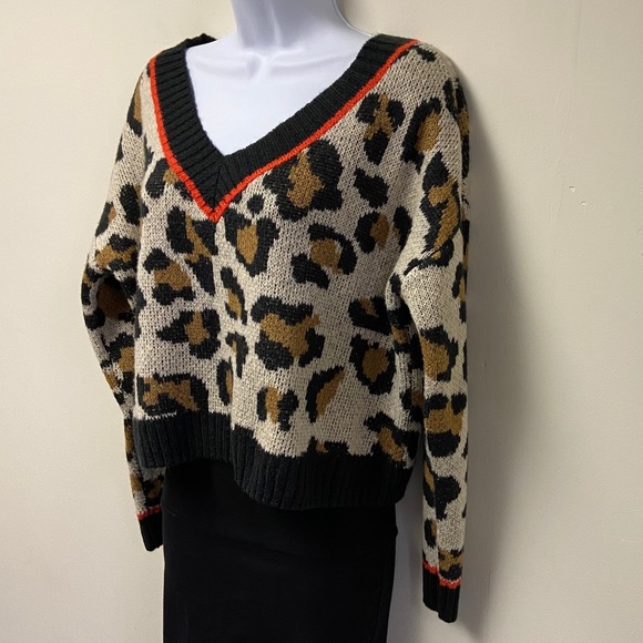 Full Circle Trends Sweaters - Cropped V-Neck Full Circle Trends Sweater XL
